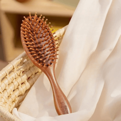 Brosse à cheveux - bois de santal DEEPMASSAGE™ - Petits Plaisirs Malins