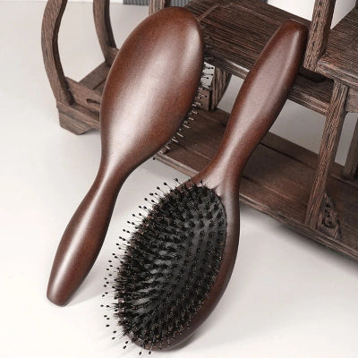 Brosse-cheveux-en-poil-de-sanglier-bonne-prise-en-main