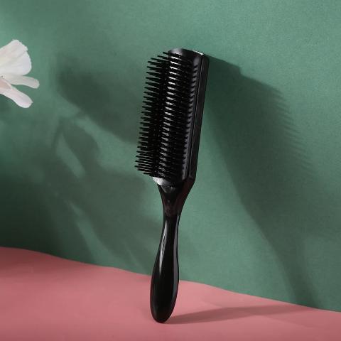 Brosse-pour-cheveux-boucles-noire