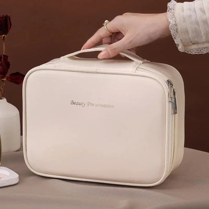 Trousse de toilette de luxe femme beige