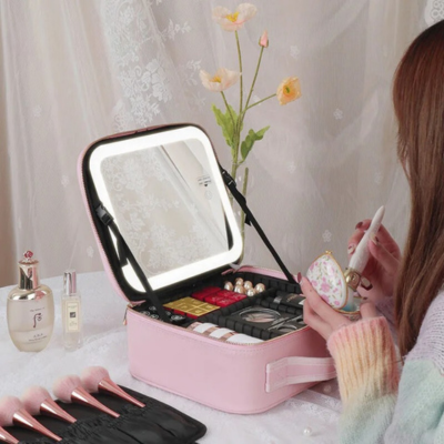 Trousse de toilette de luxe femme lumière optimale