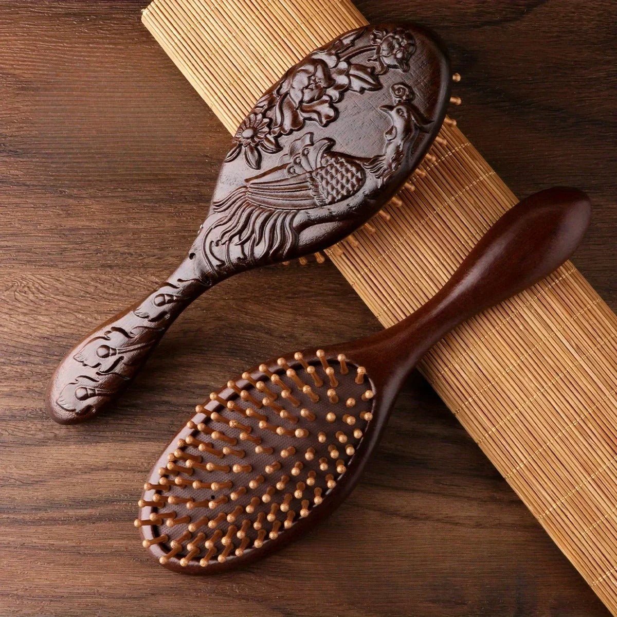 Brosse à cheveux - bois de santal DEEPMASSAGE™ - Petits Plaisirs Malins