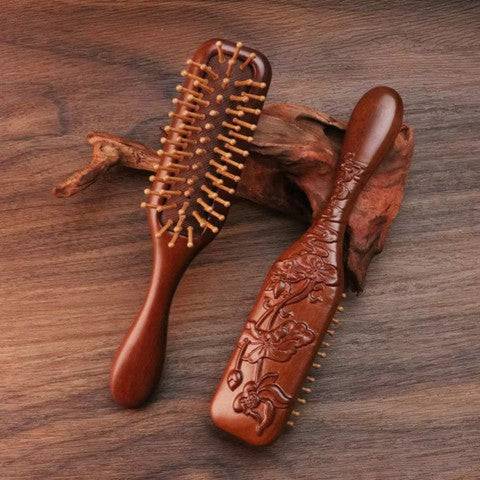 brosse-a-cheveux-bois-de-santal-motif-fleur-de-lotus