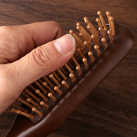 brosse-a-cheveux-dents-en-bois