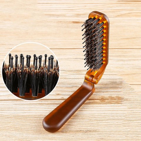 brosse-en-poil-de-sanglier-pliable-vu-de-près