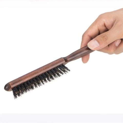 brosse-poil-de-sanglier-mince-bonne-prise-en-main