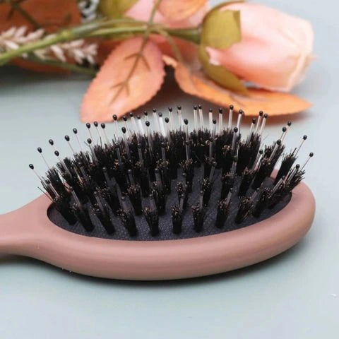 brosse-poil-de-sanglier-mini-rose-vue-de-pres