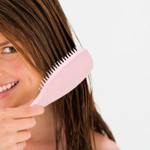 brosse-pour-cheveux-demele-les-cheveux-mouillé